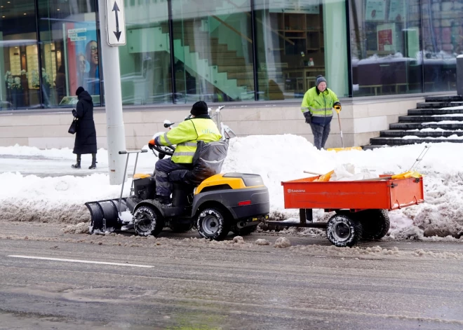 Sniegs, atkala un vējš – pirmdien laikapstākļi Latvijā sagādās pārbaudījumus