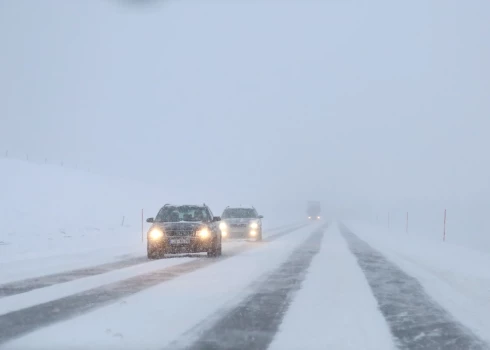 Viena no galvenajām prioritātēm ir nulles tolerances politikas ieviešana attiecībā uz ātruma pārsniegšanu līdz 10 km/h. Šī iecere paredz stingrāku uzraudzību un sodu piemērošanu, lai mazinātu nelegālo ātruma pārsniegšanu, kas ir būtisks satiksmes negadījumu cēlonis.