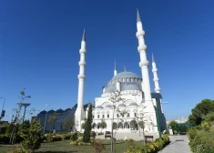 Neveikls Rīgas vicemēra Edvarda Ratnieka tvīts, daloties ar vairāk nekā gadu vecu rakstu, atkal uzjundījis diskusiju par mošejas nepieciešamību Rīgā.