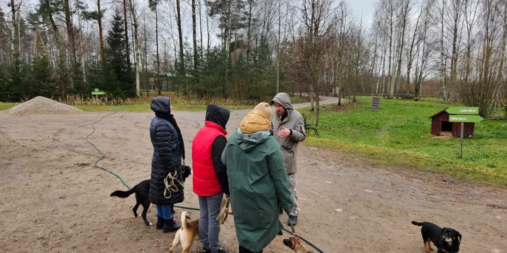 Drēgnais, lietainais laiks netraucēja interesantai nodarbībai.