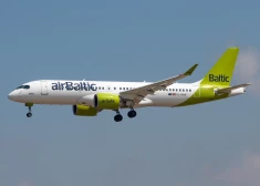 Koalīcija vēl nelemj par lidsabiedrības "airBaltic" vadības maiņu un gaidīs akcionāru sapulces lēmumus. 