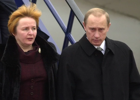 Putins ar sievu Ludmilu 2001. gadā.
