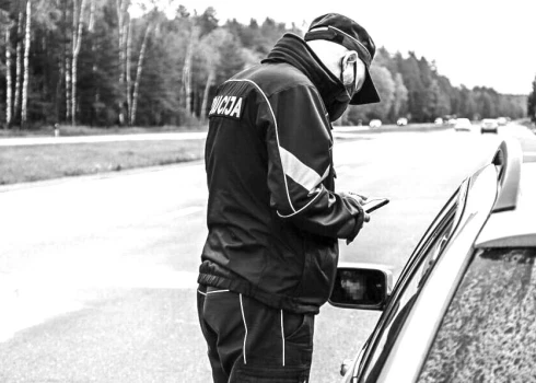 Pret sievieti, kas vadīja auto alkohola reibumā, sākts kriminālprocess.