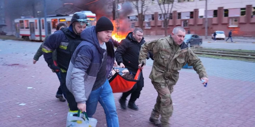 Uzbrukumā gāja bojā 13 cilvēki, bet vismaz 30 guva savainojumus.