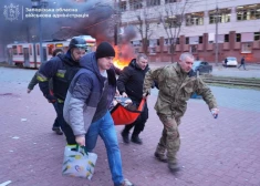 FOTO, VIDEO: Krievija ar vadāmo aviobumbu nonāvējusi 13 cilvēkus Zaporižjā