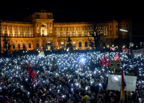Protestā Vīnē ielās izgāja 25 tūkstoši demontrantu.