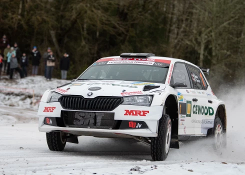 Rallija pilots Mārtiņš Sesks ar stūrmani Renāru Franci Latvijas rallija čempionātā "Rally Alūksne 2025).