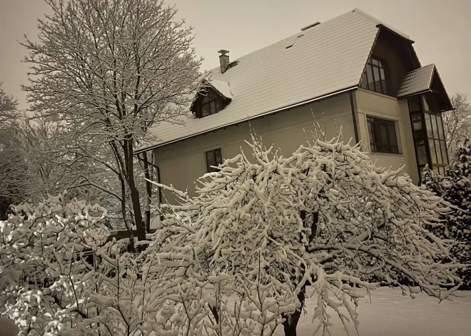 FOTO: Latvijas iedzīvotāji pamodušies ziemas pasakā - kādi skati!