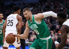 Porziņģim 19 punkti "Celtics" minimālā uzvarā pār "Pelicans"