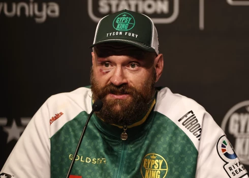 Taisons Fjūrijs preses konferencē pēc otrā zaudējuma Oleksandram Usikam.