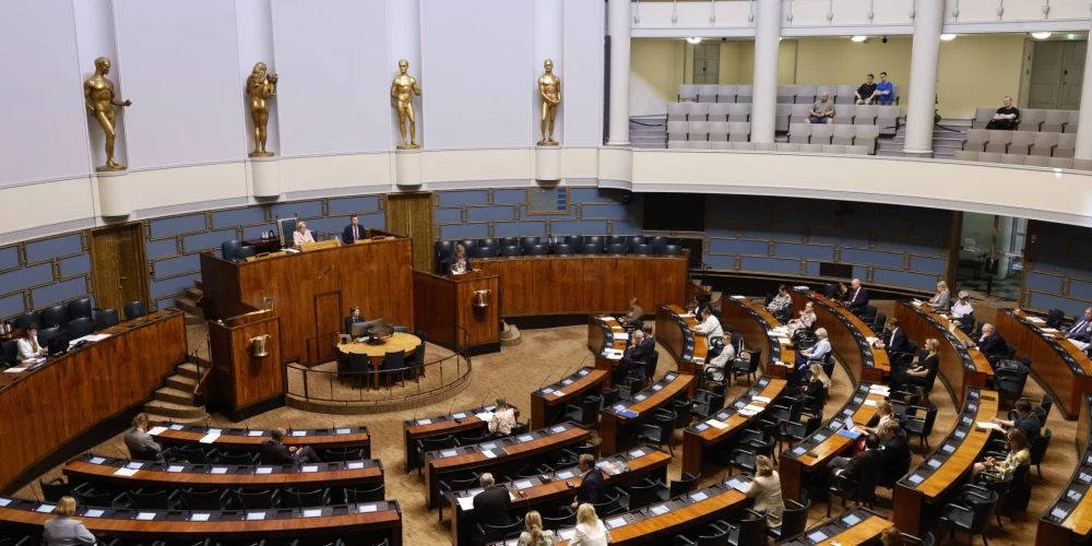 Somijas parlamenta tualetē atrastas kokaīna un citu narkotiku pēdas. 