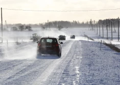 Ceļu drošības eksperti atgādina – auto vadītājiem jāapzinās bīstamība uz ceļa ziemas laikā. 