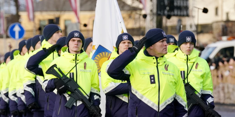 Valsts policija turpina sekot līdzi pašreizējai situācijai Ukrainā, kā arī uztur kontaktus ar Ukrainas Nacionālo policiju, Ukrainas Aizsardzības ministriju, Ukrainas Nacionālās Gvardes uzdevumu vienību un Ukrainas ārstniecības iestādēm.