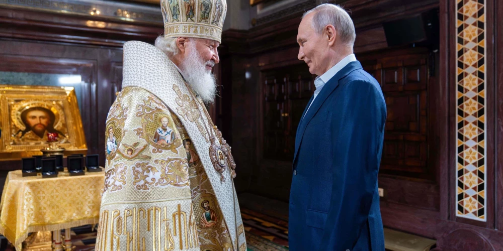 Patriarhs Kirils un viņa vadonis Vladimirs Putins.