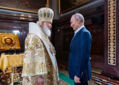 Patriarhs Kirils un viņa vadonis Vladimirs Putins.