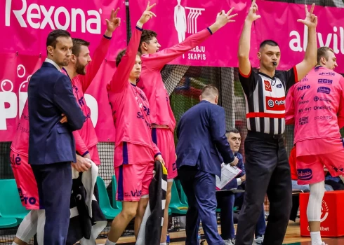 Rīgas zeļļi" trešdien savā laukumā tikai pēdējā ceturtdaļā nodrošināja uzvaru "Optibet" Latvijas-Igaunijas Basketbola līgas (LIBL) spēlē ar "Latvijas Universitāti" (LU).