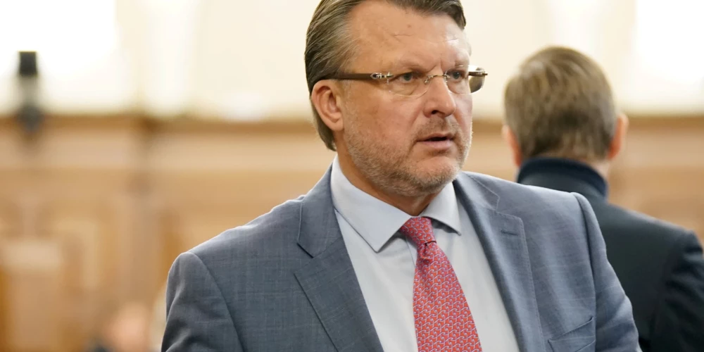 Aināra Šlesera vadītā partija vēlējās Satversmē ierakstīt, ka pastāv tikai divi dzimumi.
