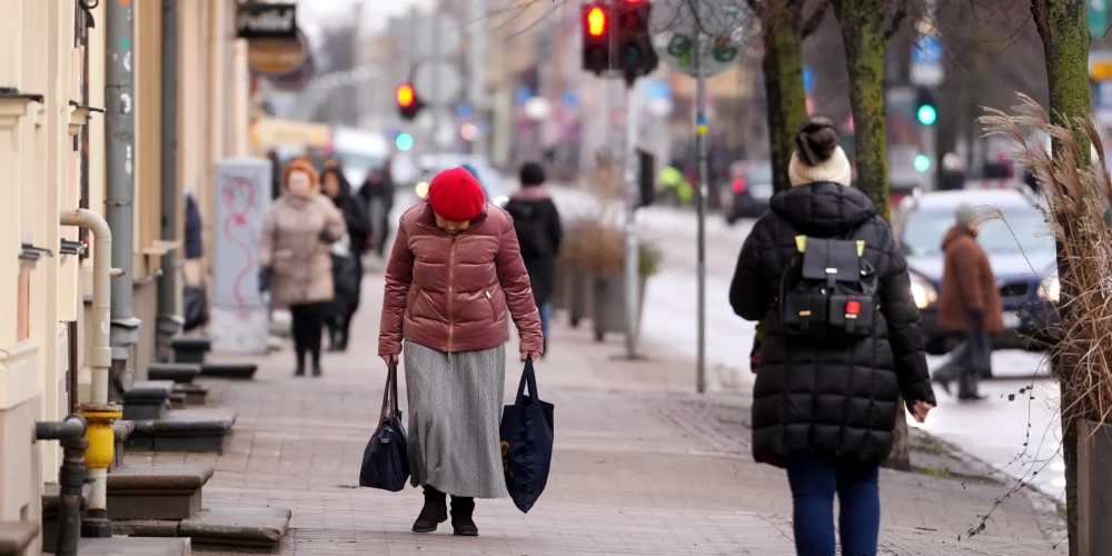VSAA un VID atvainojas pensionāriem – neizmaksāto pensiju daļu saņems tuvākajā laikā.