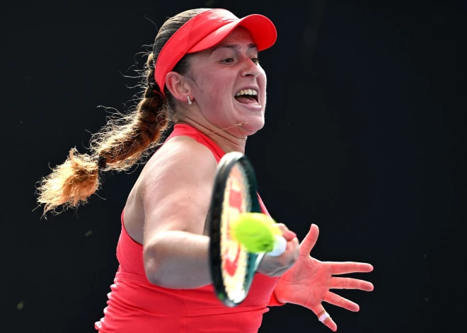 Aļona Ostapenko duetā ar taivānieti iekļūst "Australian Open" dubultspēļu astotdaļfinālā