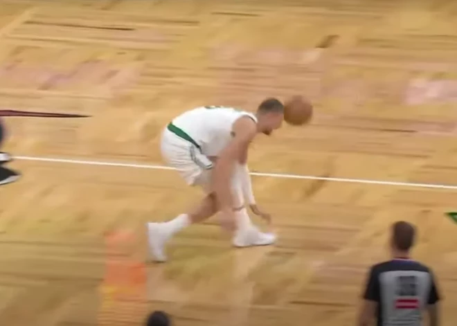 VIDEO: Par Kristapa Porziņģa neveiklību iesmej Šakila O'Nīla veidotajā NBA kuriozu topā