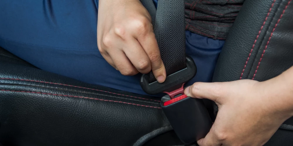 Aptaujas liecina, ka starppilsētu un novada sabiedriskā transporta maršrutos drošības jostas izmanto aptuveni puse no respondentiem.