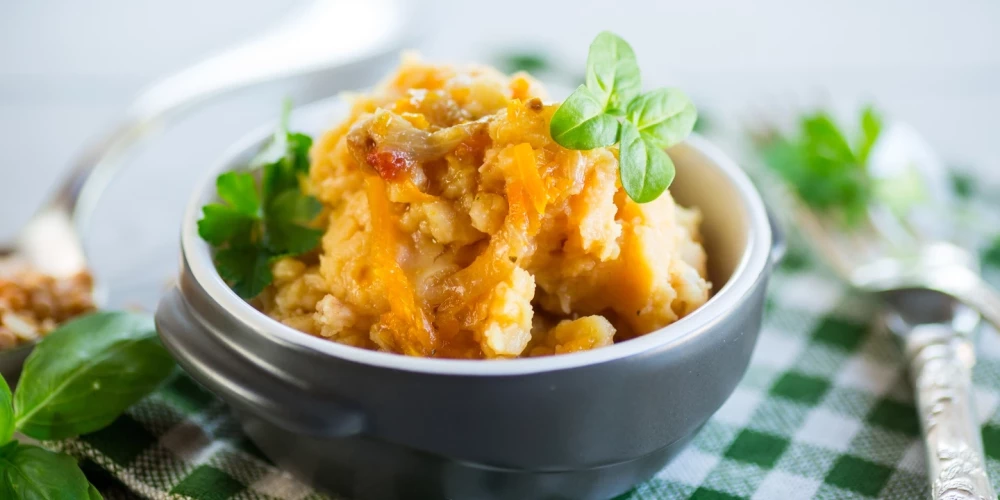 Dzelteno zirnīšu biezputra