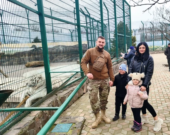 Patriotisms Igoram asociējas ar mīlestību pret savu māju, ģimeni, tuvajiem, tātad arī pret valsti, kurā viņš ir piedzimis un dzīvo. Igors ar sievu Mariju, dēlu Maksimu un meitu Varvaru.