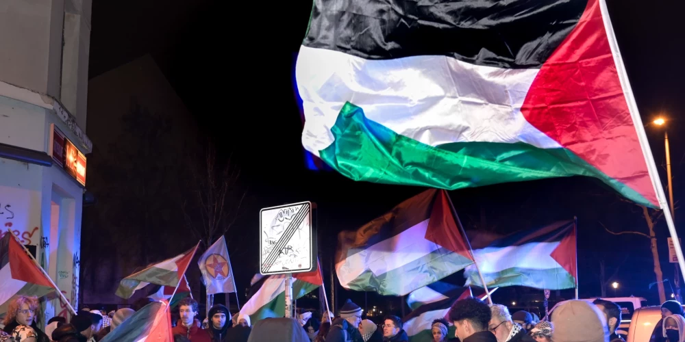 Izraēlas drošības kabinets apstiprina vienošanos par pamieru Gazas joslā. 