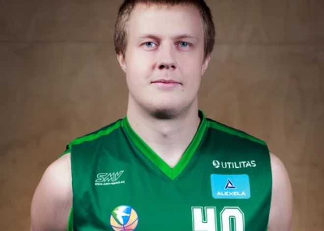 “Nopirkšu žiletes un iešu pie Pērnavas upes…” Latvijā labi zināms igauņu basketbolists stāsta par mēģinājumu veikt pašnāvību