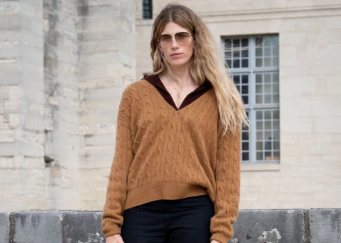 Apģērbu mašīnadījumā un no sintētiskās dzijas var nēsāt dažādās dzīves situācijās. Smalkas dzijas apģērbu var vilkt ikdienā, piemēram, pie klasiska piegriezuma svārkiem vai biksēm. Tāds iederēsies arī zem žaketes.