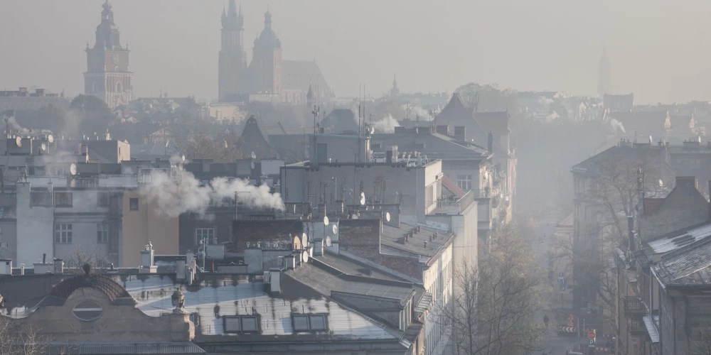 Smoga migla pār Krakovu Polijā. 