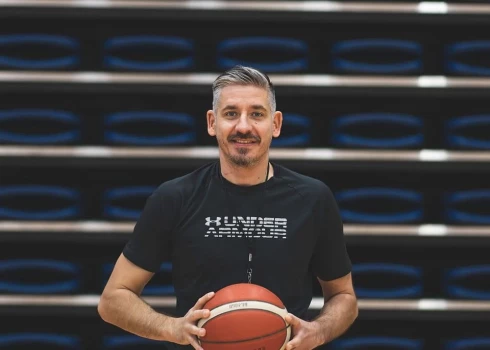 43 gadus vecais Valters gan savus basketbola apavus nekur nebija tālu nebija nolicis, jo pēdējās pāris sezonas gana atzīstami spēlēja “Olybet” amatieru basketbola turnīra zemākajās līgās.