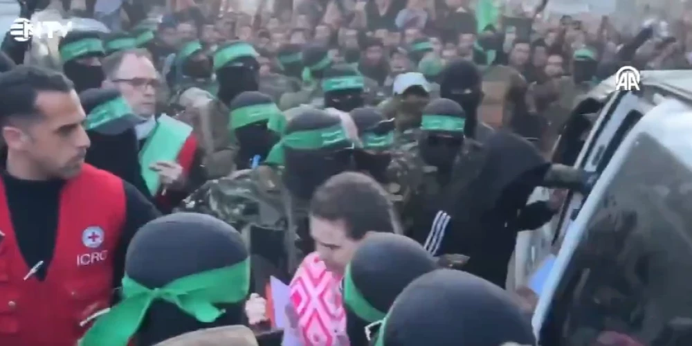 "Hamas" atbrīvo trīs ķīlnieces.