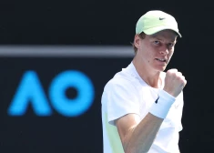 Janiks Siners ne bez pūlēm iekļūst "Australian Open" ceturdaļfinālā