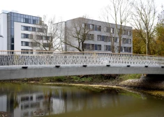 Jaunais gājēju un velobraucēju tilts pār Kīleveina grāvi, kas savieno Torņakalna teritoriju un Latvijas Universitātes Akadēmisko centru ar sabiedriskā transporta tīklu Mūkusalas ielā.