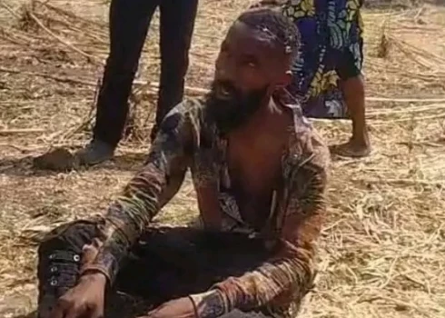 Timilejins Adžaji pēc pūļa apstrādes (ekrānuzņēmums no "X")