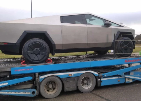  "Tesla Cybertruck".