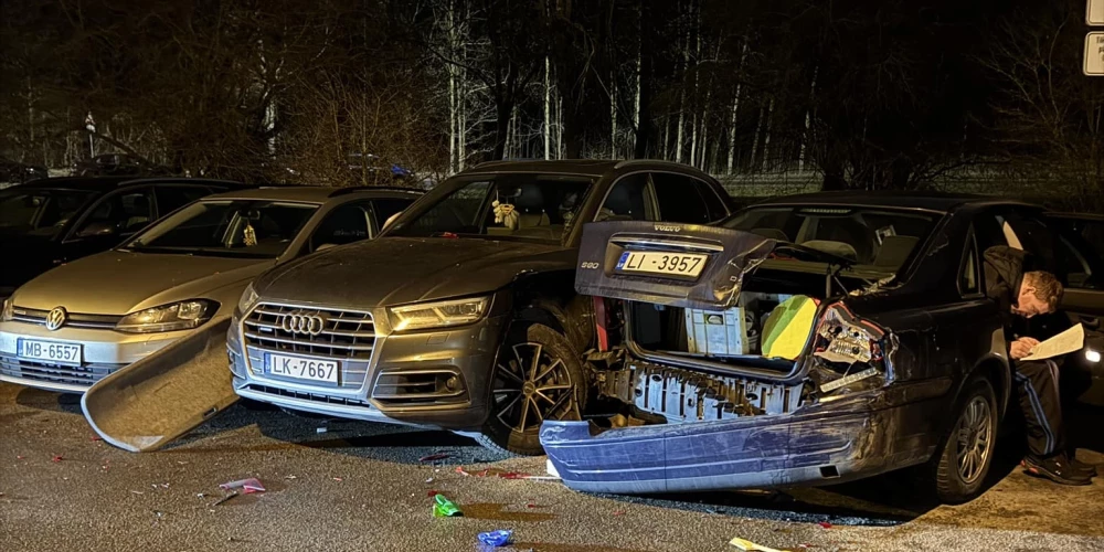 Par notikušo Valsts policija ir uzsākusi administratīvā pārkāpuma procesu un izmeklē negadījuma apstākļus, kā arī aicina atsaukties negadījuma aculieciniekus.