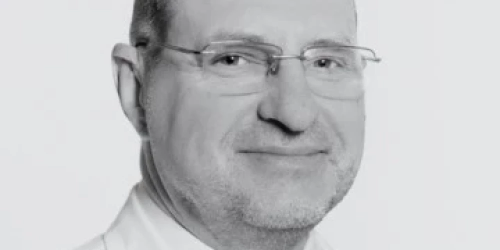 Bija specializējies mugurkaula traumu un slimību ārstēšanā. Viņš bija viens no labākajiem speciālistiem Latvijā, kas ārstēja pacientus ar mugurkaula deformācijām. 