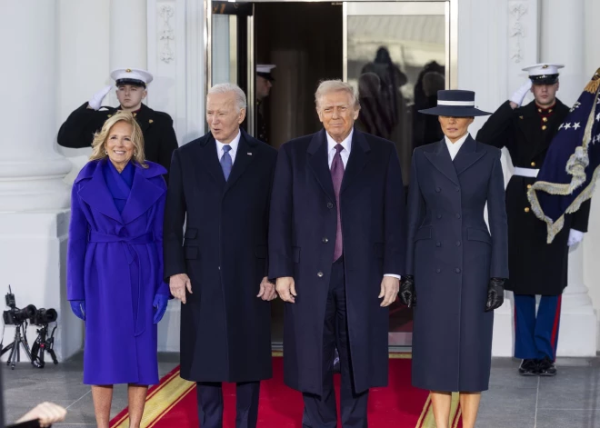 Дональд Трамп с женой провели чаепитие с Байденами; уходящий президент сделал последнее селфи перед Белым домом