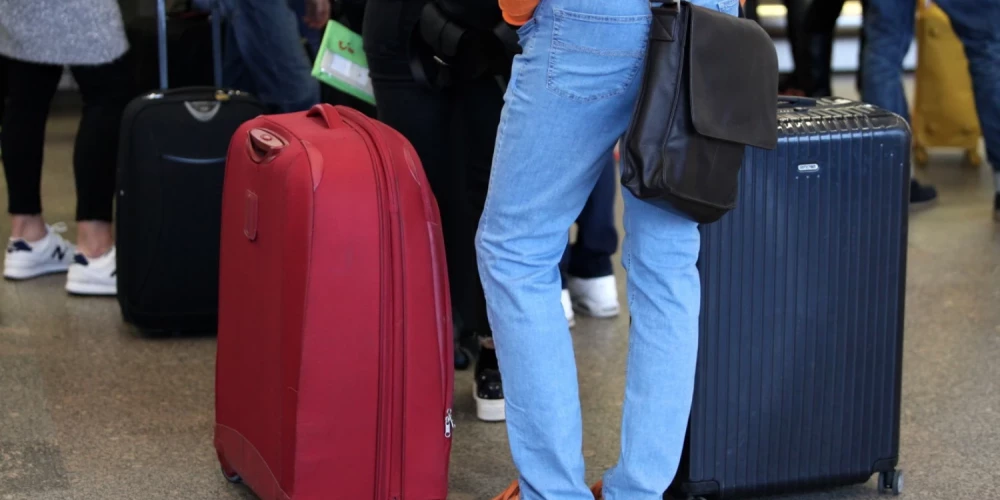 Rosina apsūdzēt sievieti par fiktīvu ceļojumu pakalpojumu organizēšanu, nodarot kopējo kaitējumu 200 tūkstošu eiro apmērā.