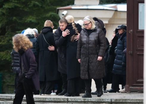 Atvadīšanās no Ineses Pabērzas.
