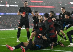 Fantastiskā "Barcelona" pēdējās minūtēs atspēlē divu vārtu starpību un pieveic "Benfica" UEFA Čempionu līgas spēlē