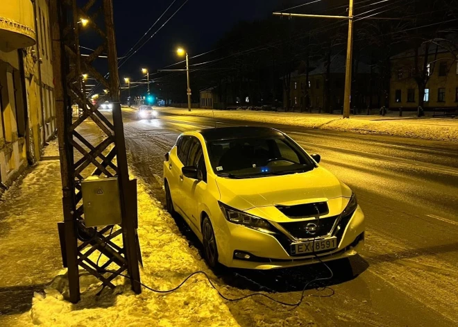 "Nopirka elektroauto un saprata, ka ir problēma..." Ganību dambī patvaļīgi uzstāda elektrības kasti