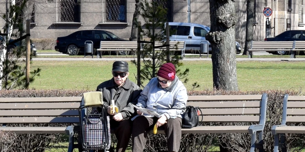 2025. gadā pensijas vecums ir 65 gadi, bet priekšlaicīgi pensionējoties – 63 gadi.