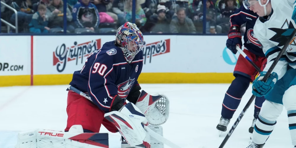 Merzļikins atvaira 28 pretinieku metienus "Blue Jackets" uzvarā. 