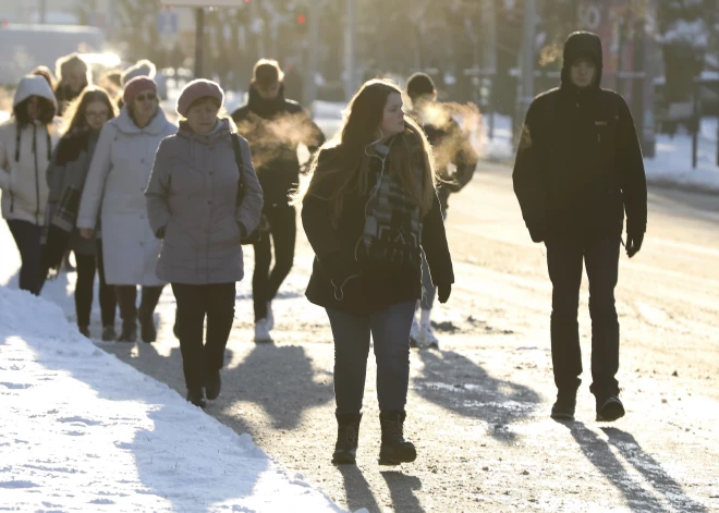 В выходные небо затянут облака, и через Латвию пройдет несколько зон осадков с мокрым снегом и дождем