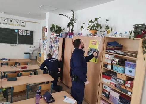 Policisti meklē spridzekļus Ungārijas skolā