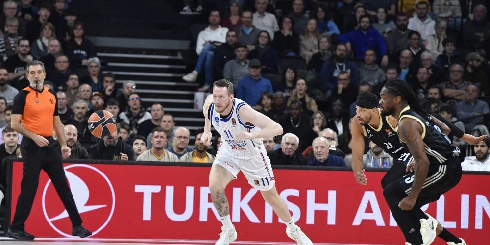 Rolands Šmits (pa kreisi) guva 13 punktus