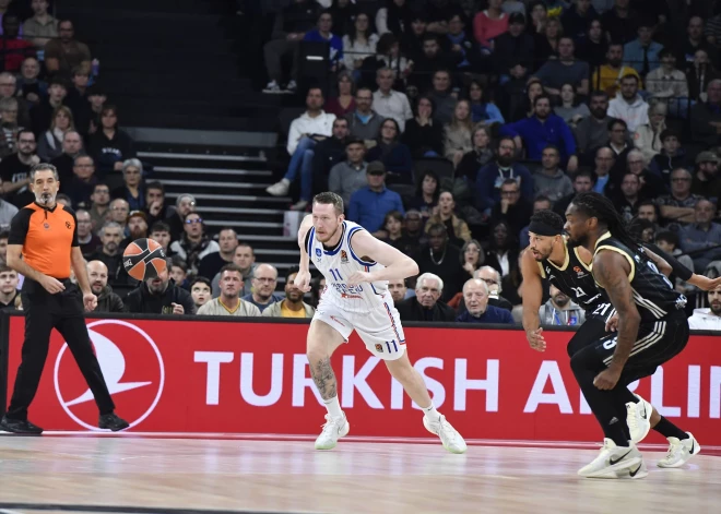 Rolands Šmits palīdz "Anadolu Efes" pārtraukt melno sēriju Eirolīgā